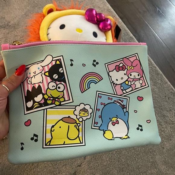 Hello Kitty Lion Plush Toy and pencil bag - Picture 4 of 4